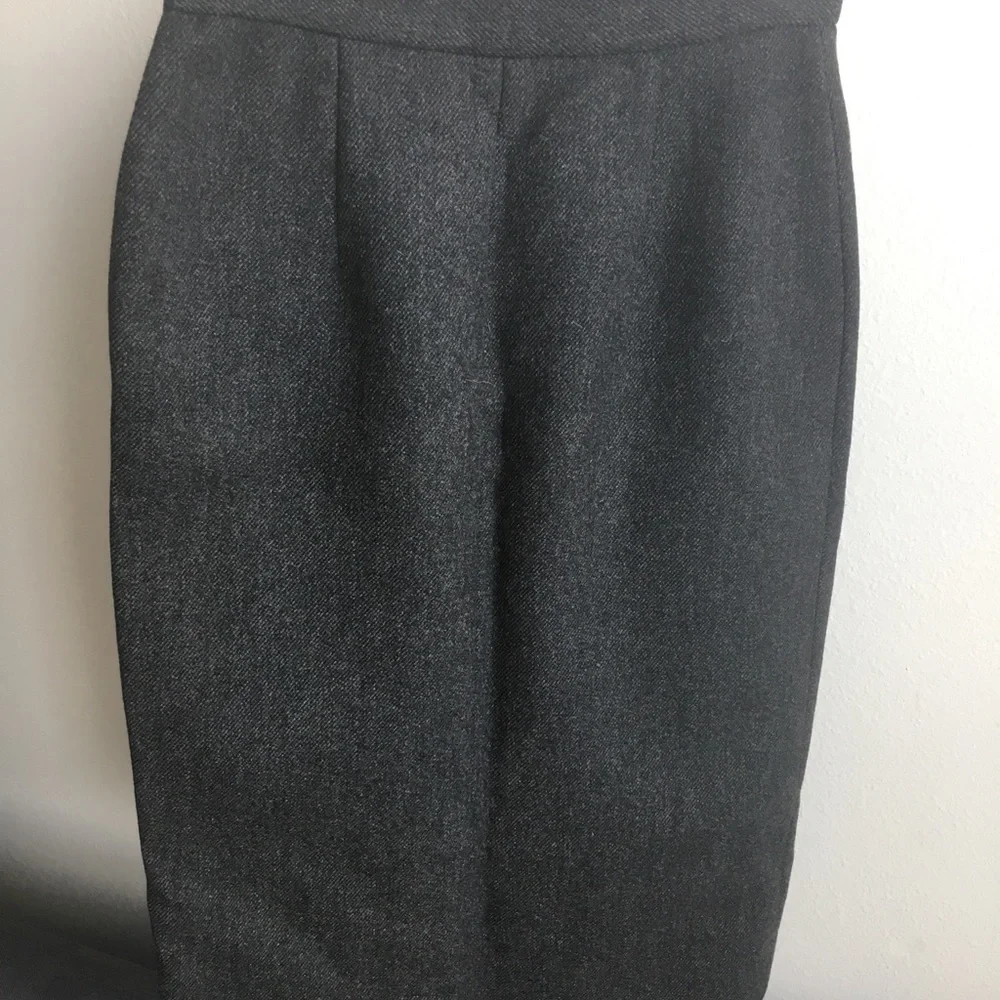 Authentic Brand New Wool Prada skirts, size42 - Picture 5 of 8